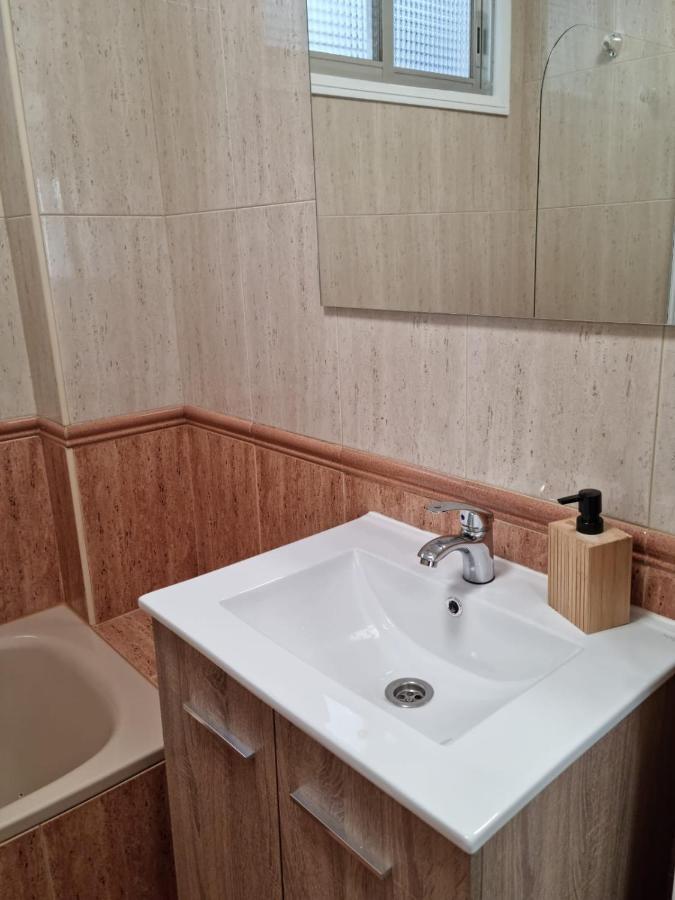 Acogedor, Con Garaje, Centrico. Apartment Vigo Bagian luar foto
