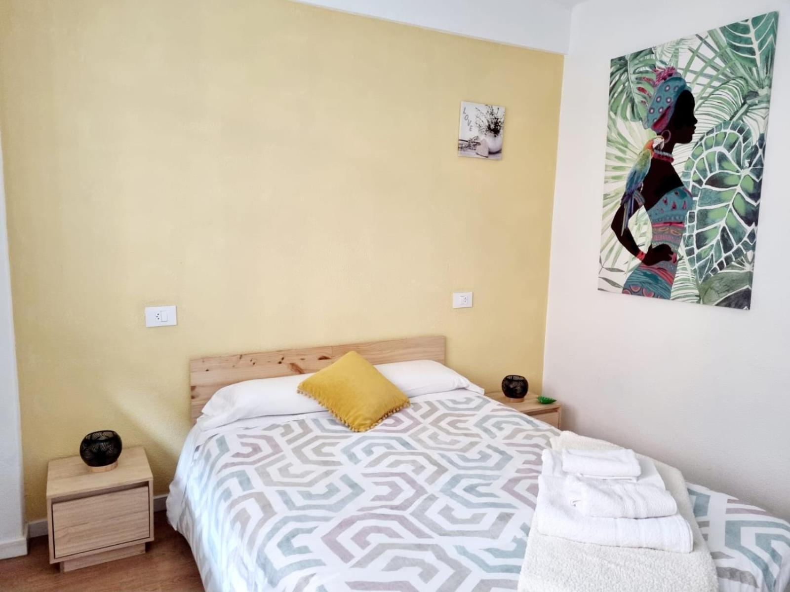 Acogedor, Con Garaje, Centrico. Apartment Vigo Bagian luar foto